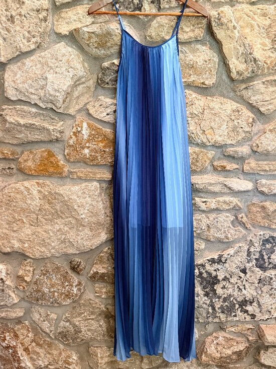 Socialite Dresses & Skirts - Halter Pleated Blue Watercolor Socialite Maxi Dress NWT sz XS